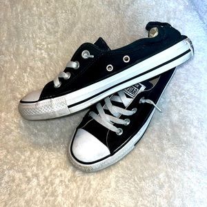 Black and white women’s slip on Converse size 8